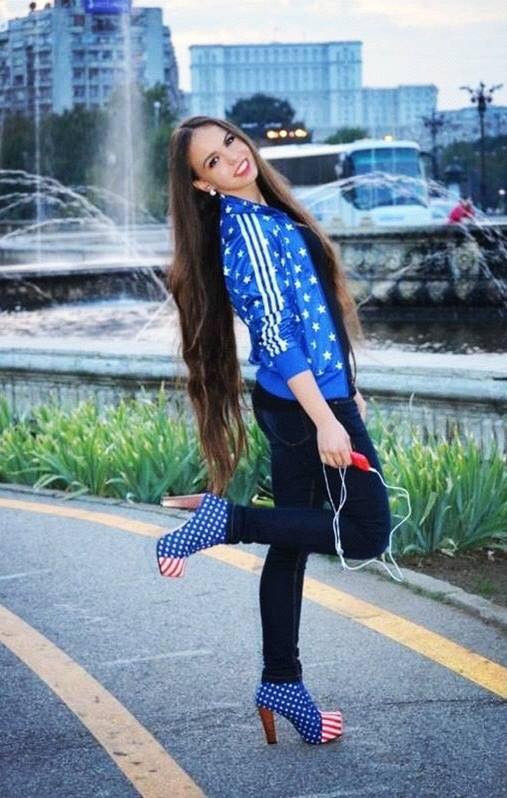 Sabrina si-a socat fanii cand a aparut... satena