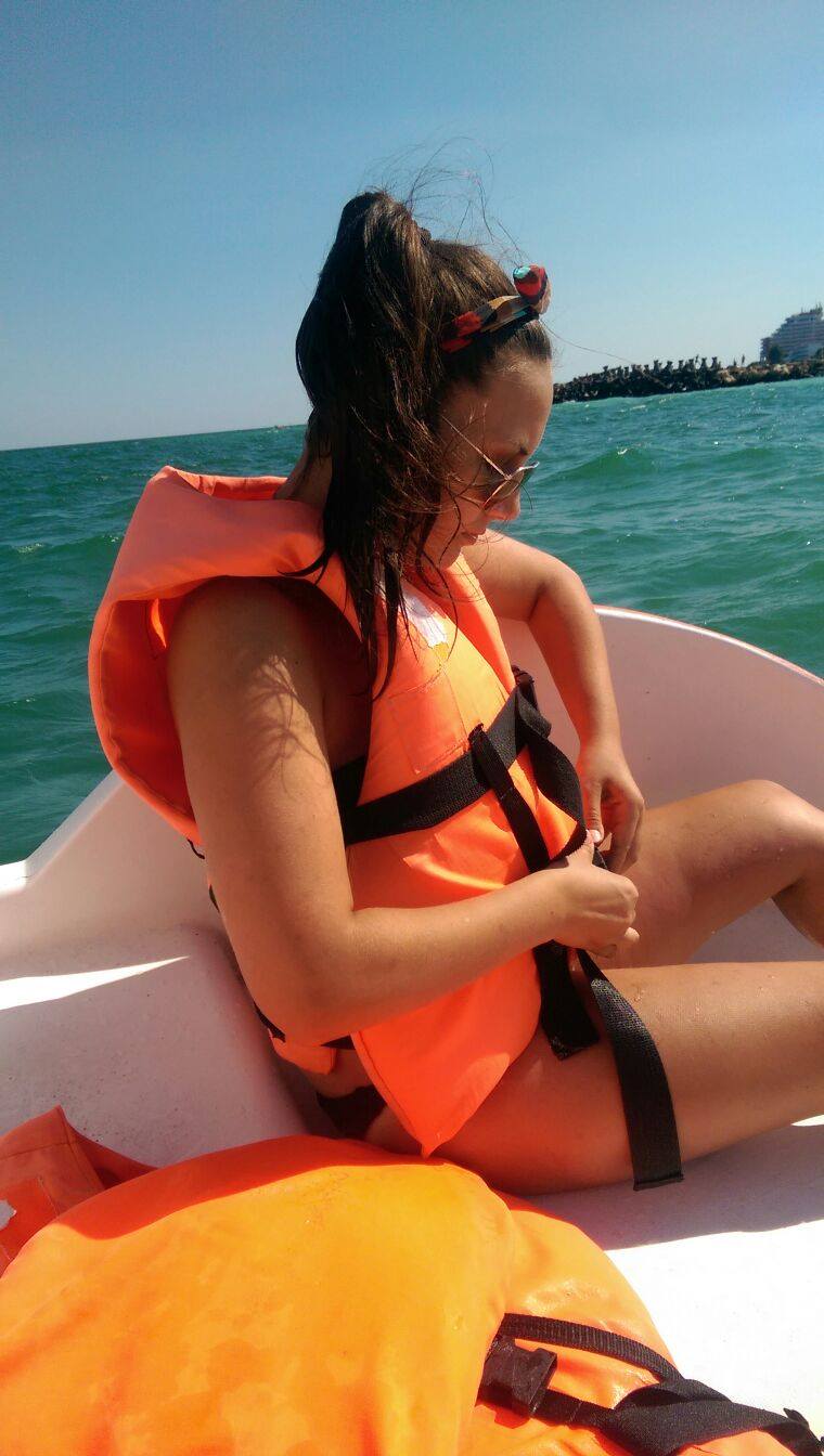 Iulia era nemultumita de pozele de la mare