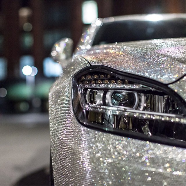 Bolidul a ajuns sa coste, cu tot cu tunat, undeva la aproape 100.000 de lire sterline