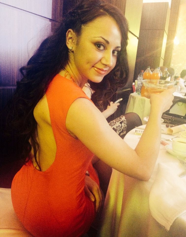 Andreea a lucrat o perioada ca prezentatoare la o televiziunea Tvh