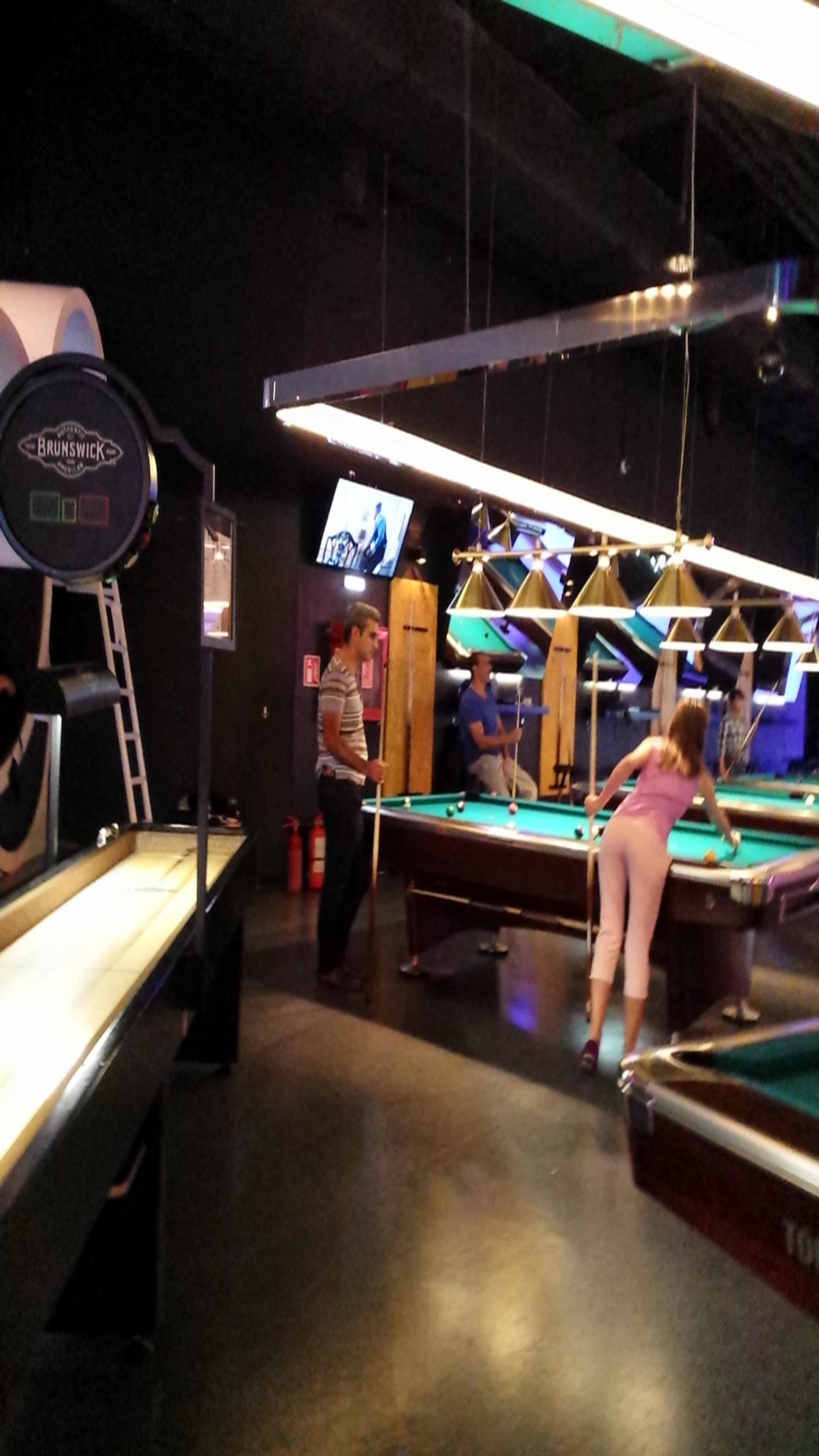 Robert Turcescu s-a destins jucand biliard cu iubita lui