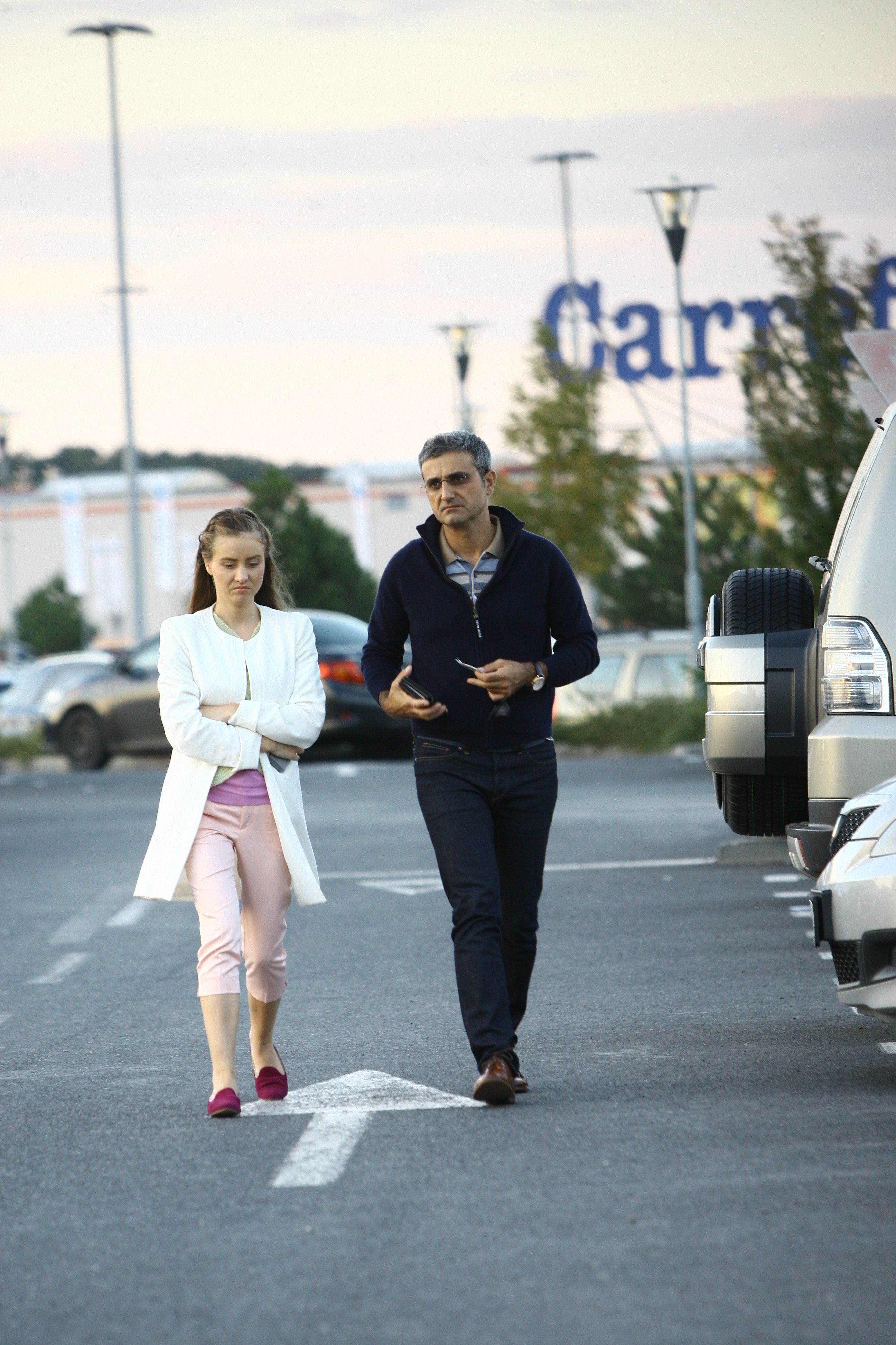 Robert Turcescu si-a parcat masina, si apoi s-a indreptat catre centrul comercial