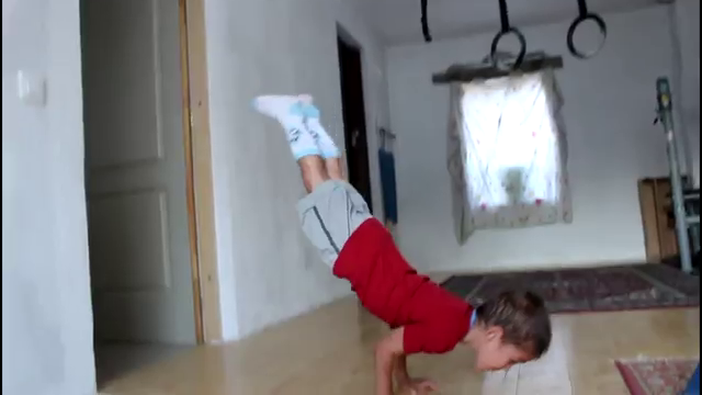 Claudio a fost filmat in timp ce facea cateva flotari