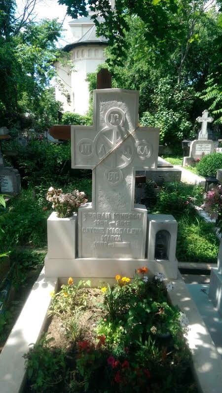 Mormantul lui Serban Ionescu din cimitirul Bellu este foarte ingrijit