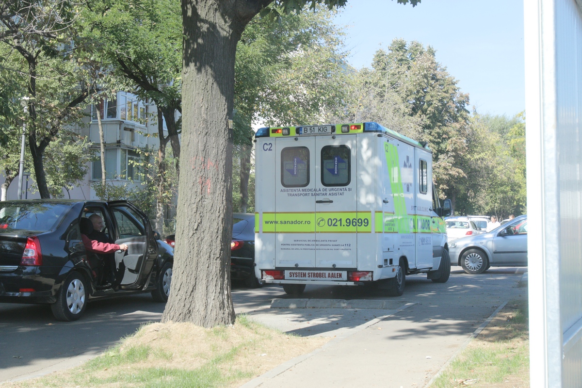 O ambulanta a fost mereu prezenta alaturi de cortegiul funerar