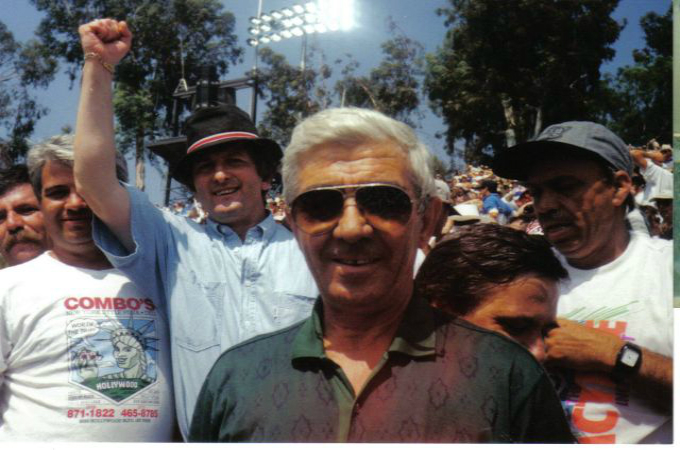Iancu Hagi, pe stadionul din Los Angeles, dupa victoria tricolorilor in fata Argentinei