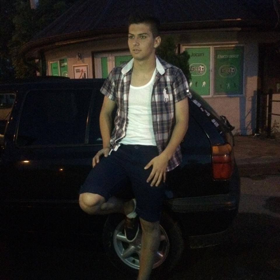 Prietenii jucatorului cred ca daca se afla intr-o masina mai scumpa, ar fi scapat cu viata