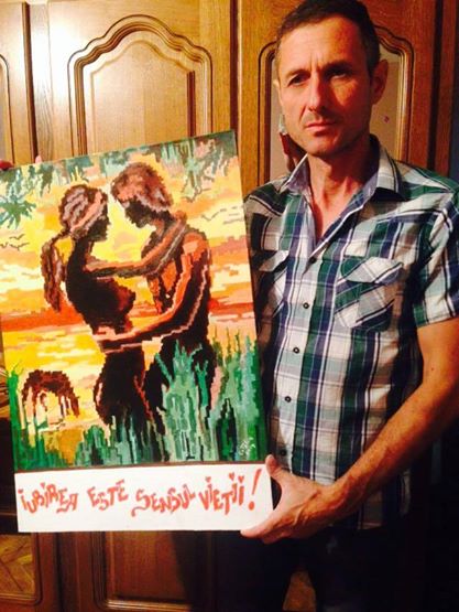 Artistul isi scoate operele la licitatie pe facebook