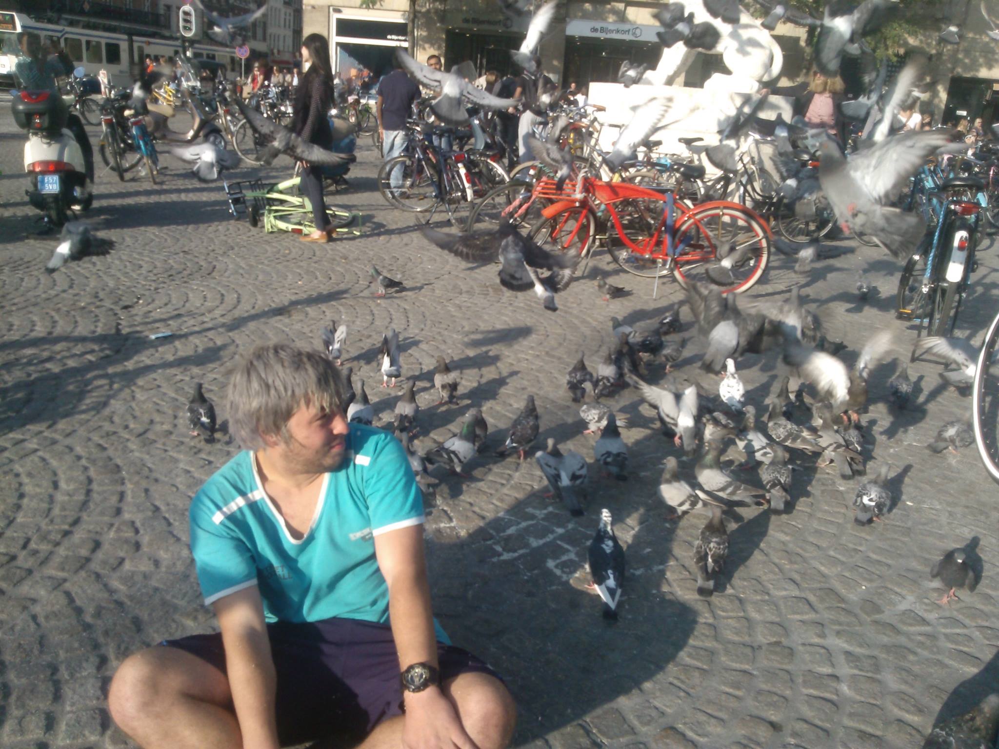 Pustiul vrea sa plece din nou in Amsterdam