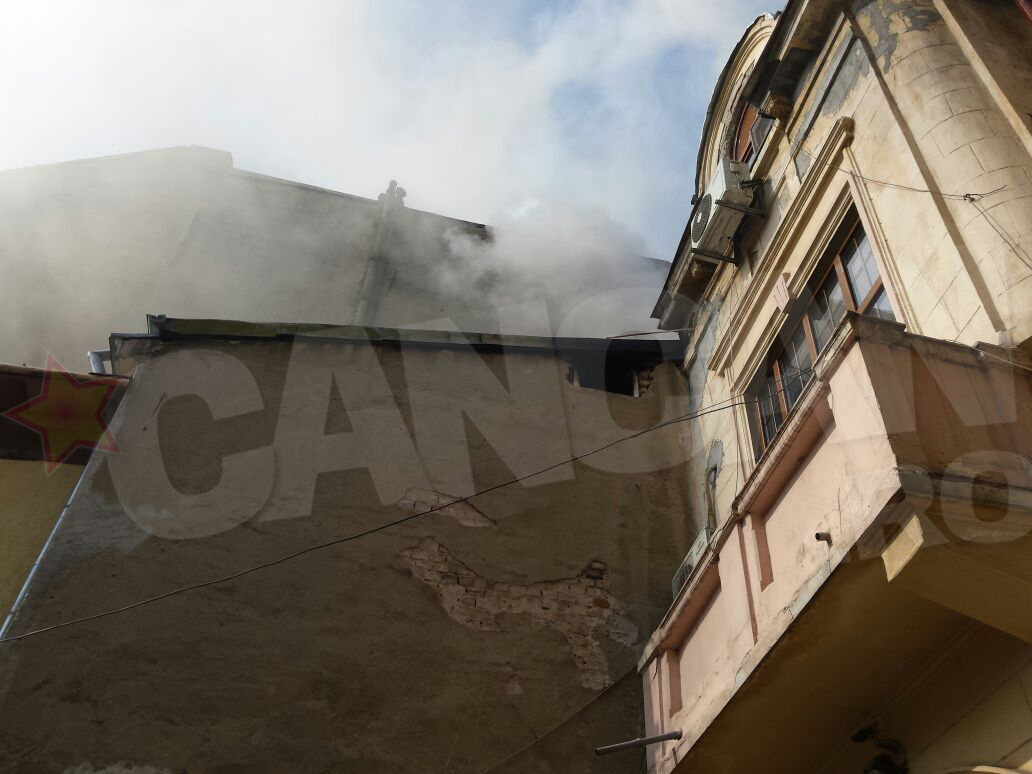 Incendiu la un imobil cu etaj din Capitala