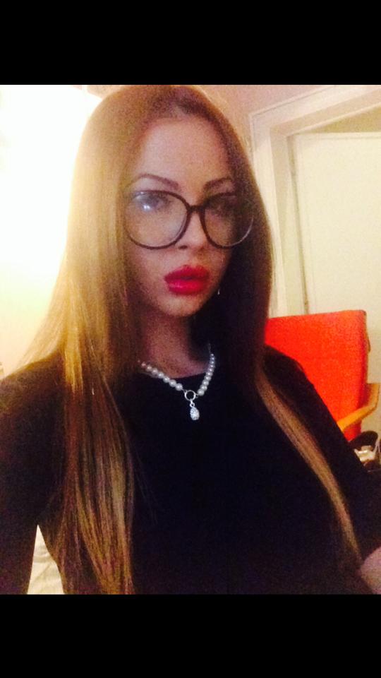 Oana s-a intors la studii, in Romania