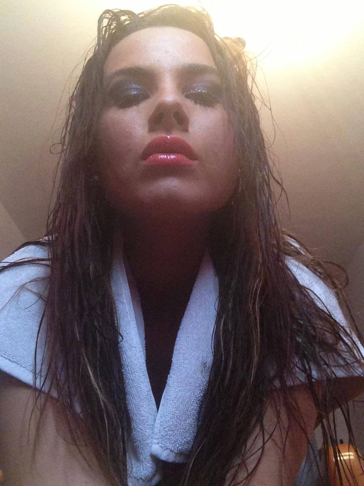 Tanara adora sa pozeze sexy