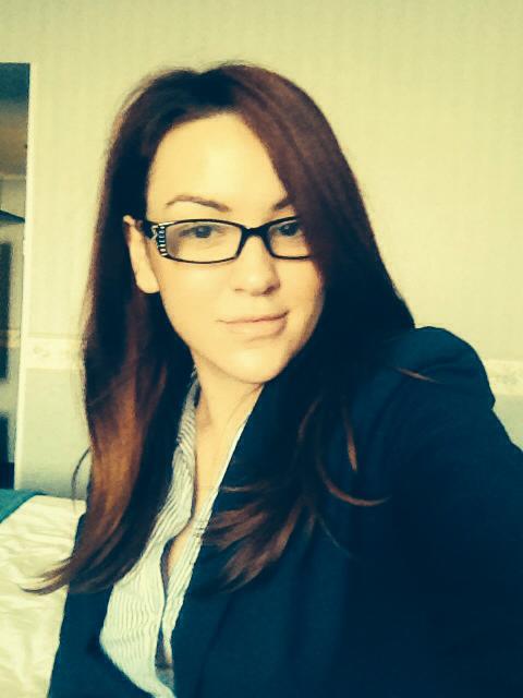 Bianca a lasat hainele sexy pentru tinutele sobre office