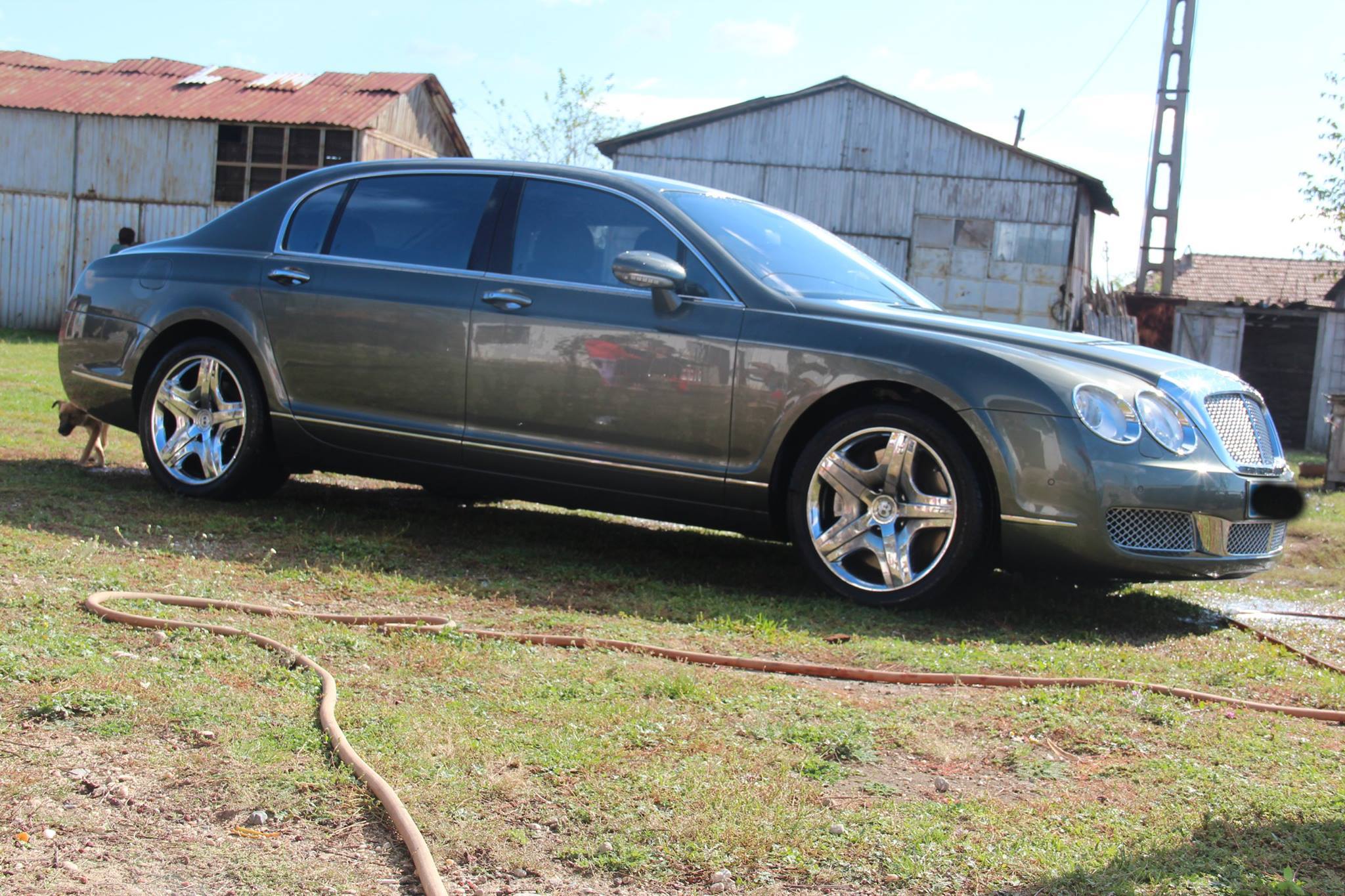 Bolidul este al unui prieten de familie