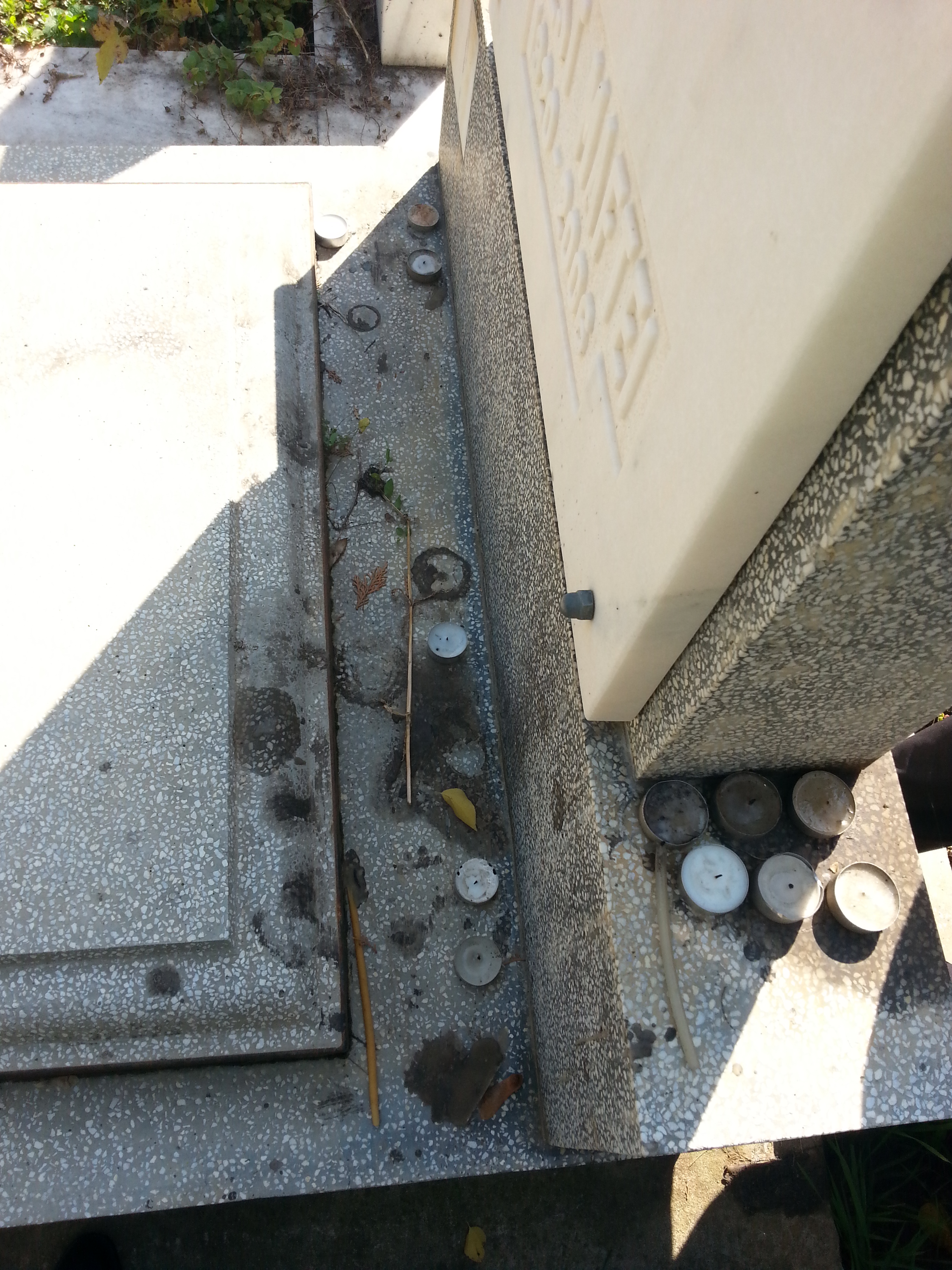 Lumanarile stau de ceva vreme la capataiul maestrului