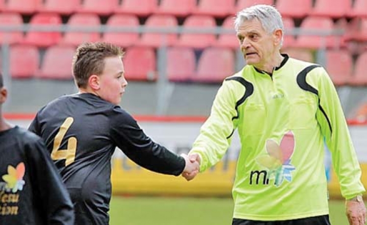 Dupa drama fiului sau, Mircea Nesu s-a apucat de pictura. Tatal fostului stelist picta icoane pe sticla