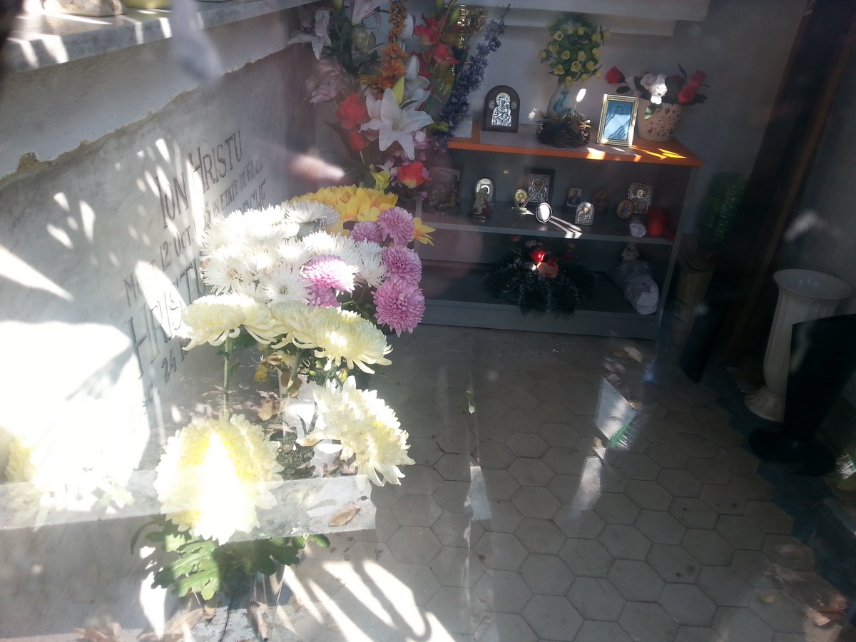 Doar memebrii familiei mai vin la capatiul lui Bogdan sa aprinda o lumanare