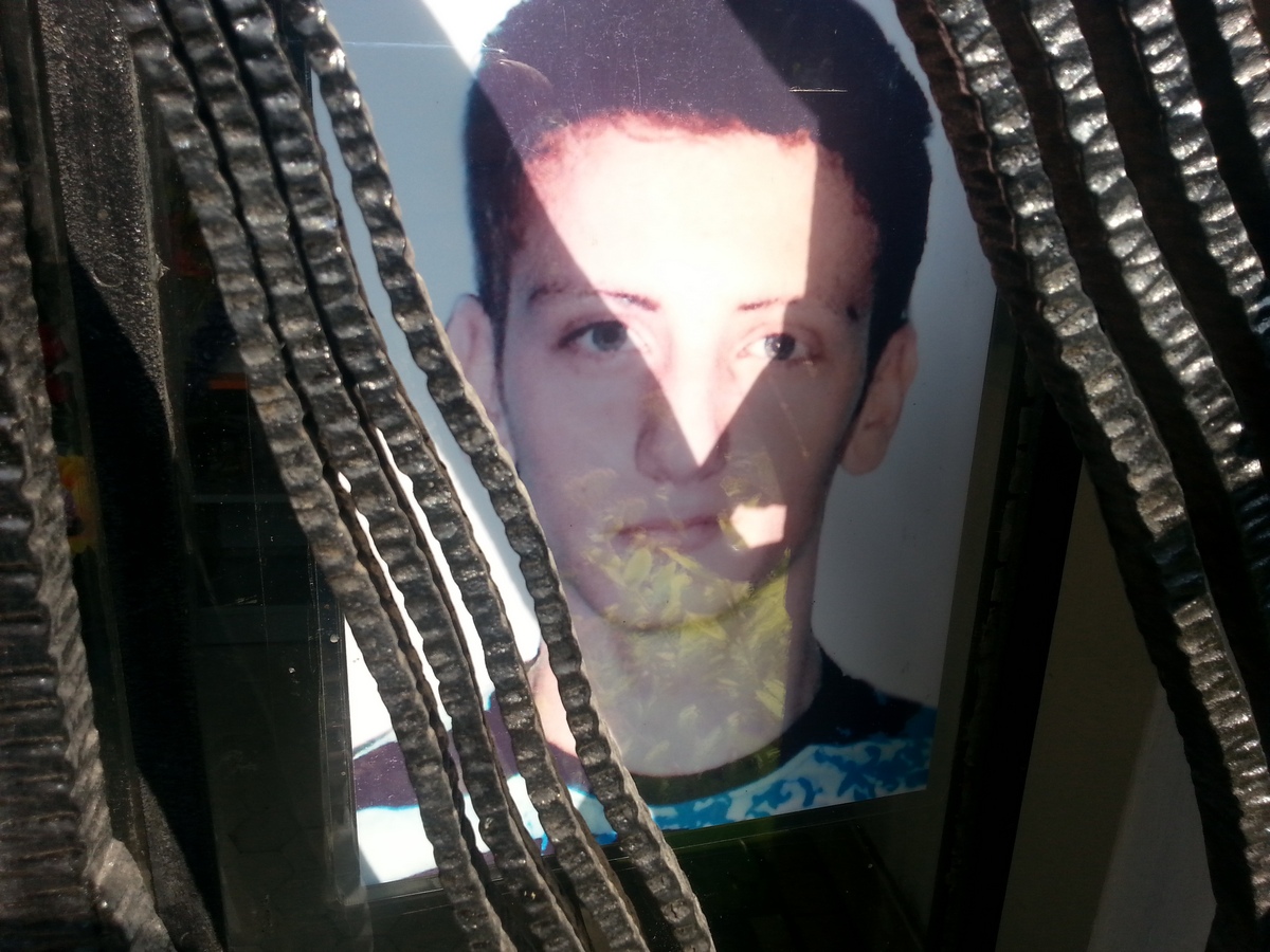 Ralph s-a aruncat de la geamul garsonierei in care locuia profa Corina