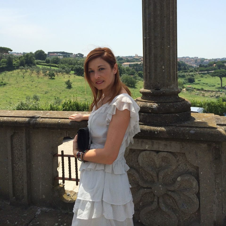 Ramona lucreaza ca infirmiera