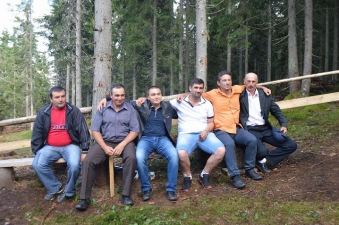 Medicul Radu Zamfir alaturi de salvatorii moti