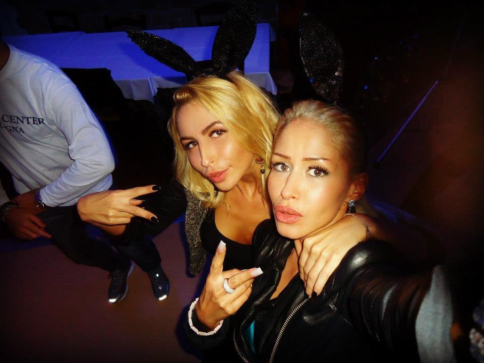 Eva Kent alaturi de sora ei mai mica