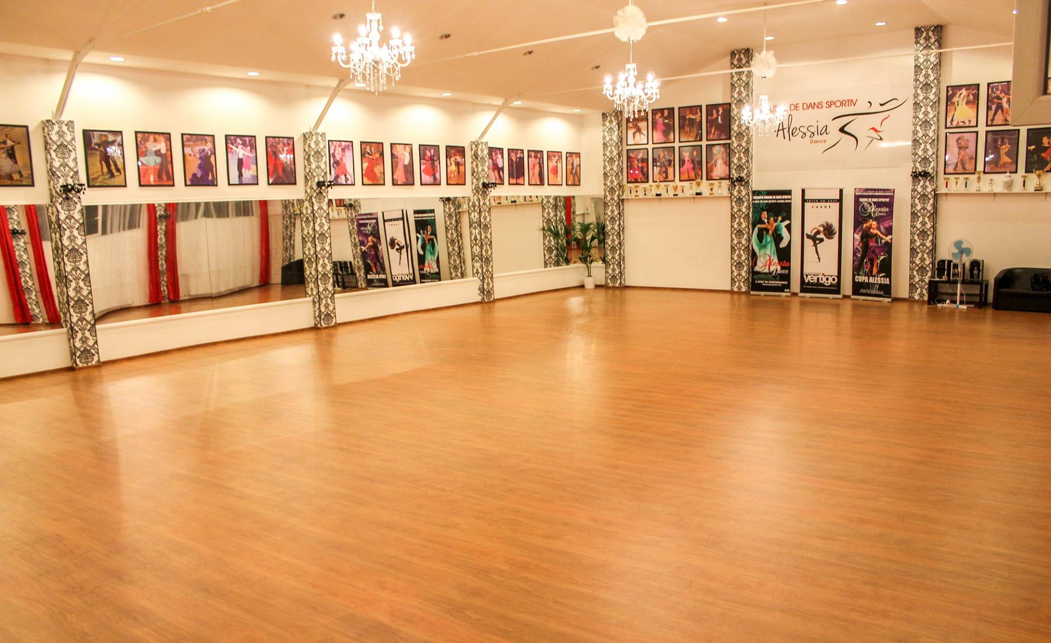 Tanara este fericita nevoie mare ca a ajuns sa predea dansul