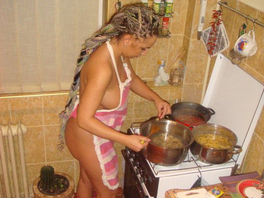 Carmen Plesea a pozat goala, fara inhibitii