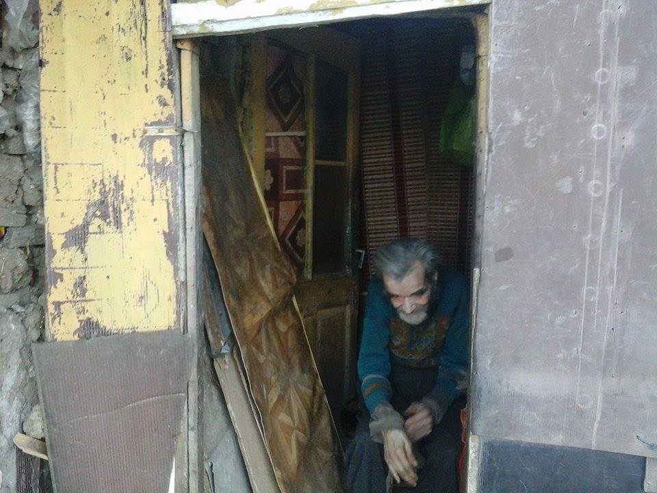 Batranelul nu mai are nici pensie, iar traiul sau este de pe o zi pe alta