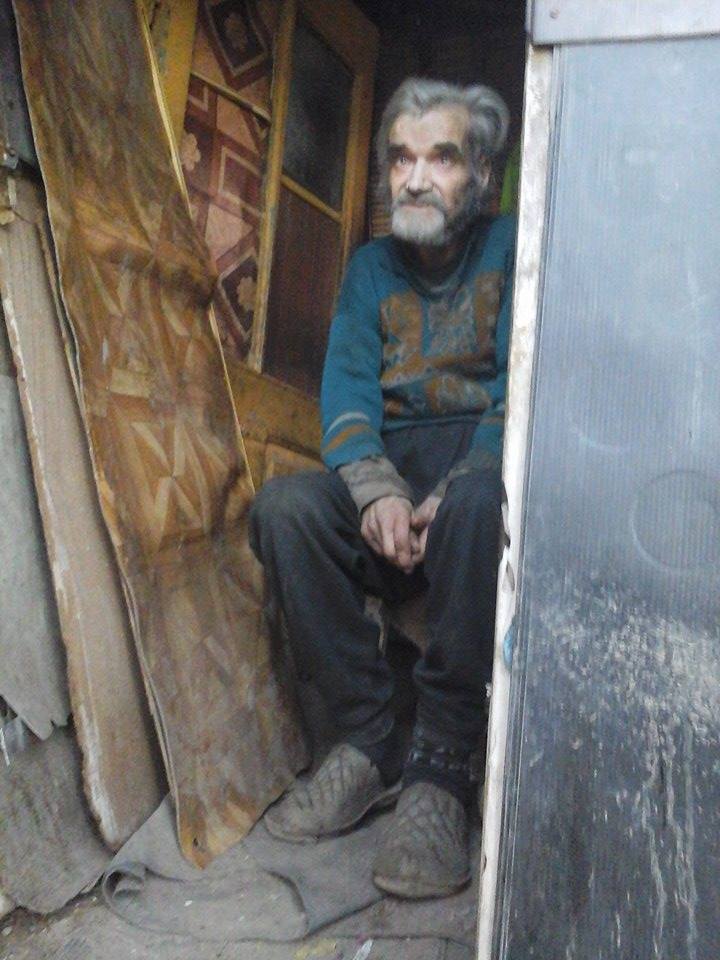 Batranul sta aici de o viata