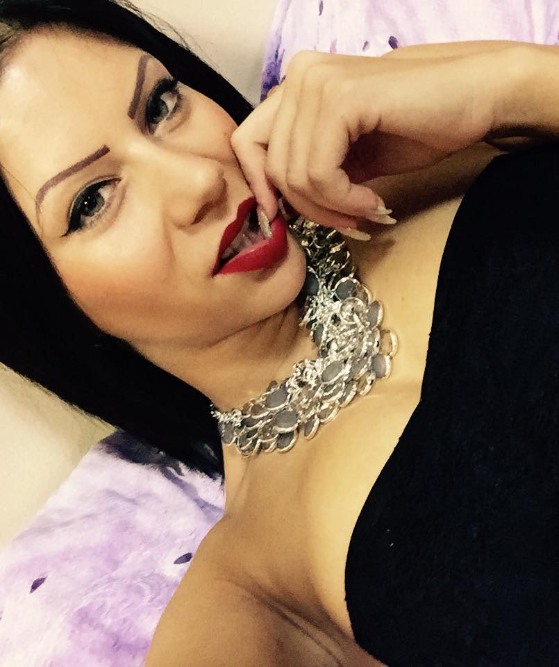 Adina Gherasim este una dintre cele mai sexy dansatoare la bara din Romania