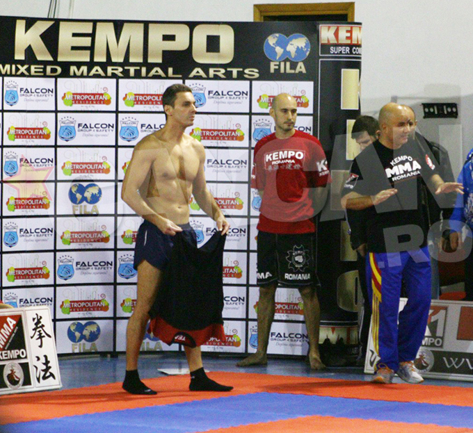 Prezentatorul TV a facut senzatie la bustul gol