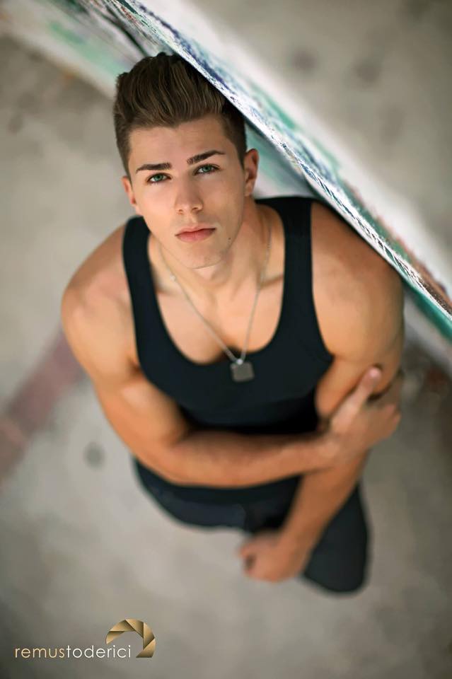 Ken de Romania s-a indragostit de .. Barbie