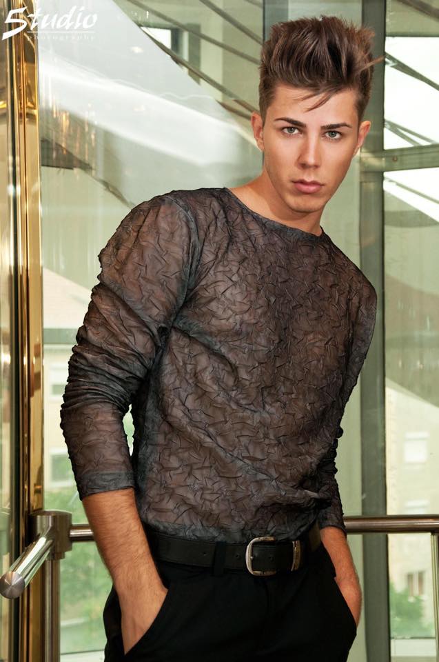 Ken de Romania s-a indragostit de .. Barbie