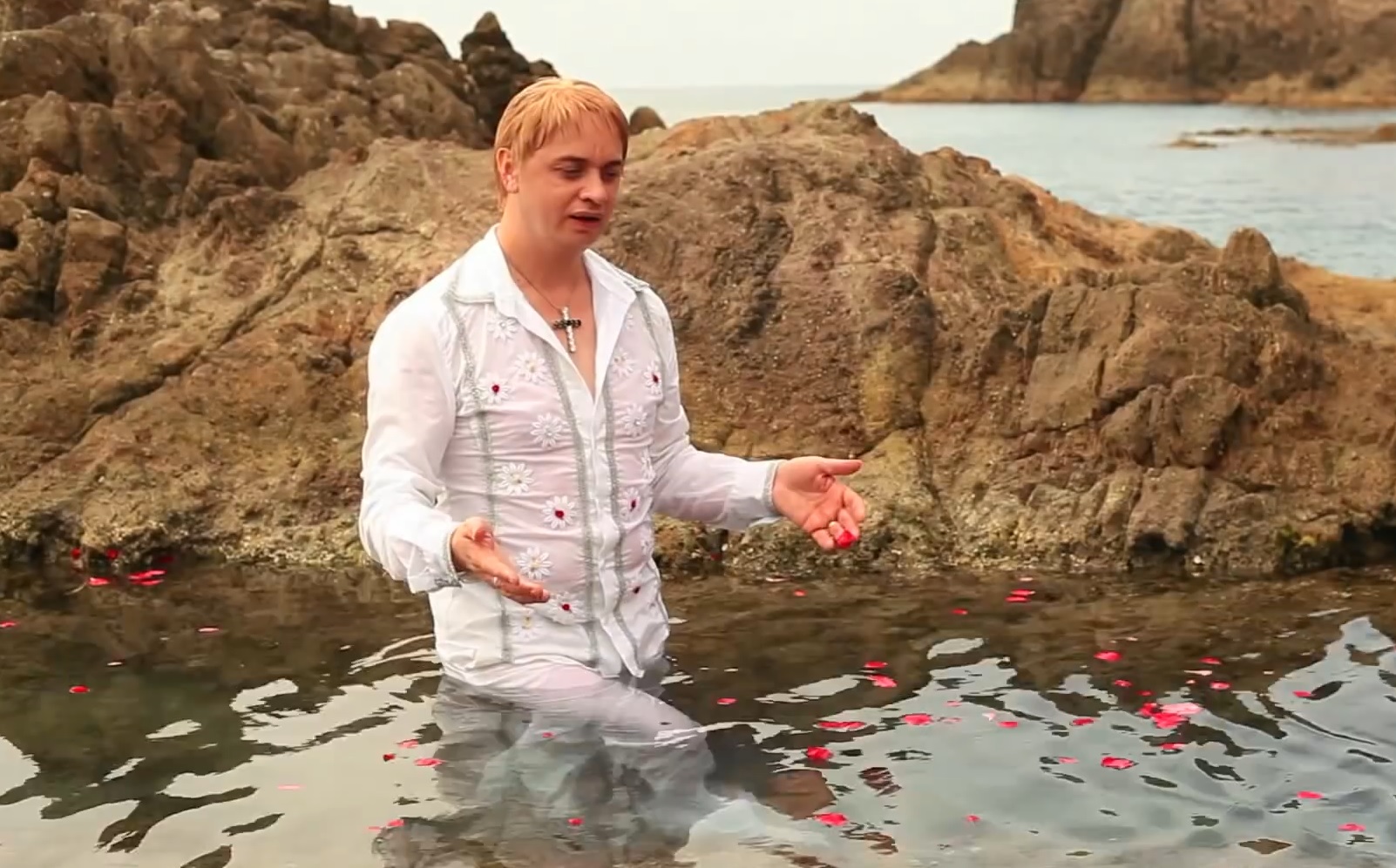 Cristi din Banat a ajuns cunoscut dupa ce ultimul sau videoclip a ajuns viral pe internet