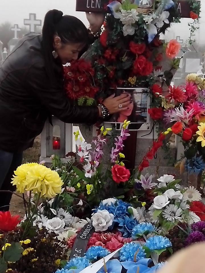 Mama Nicoletei vine foarte des la capataiul fiicei sale