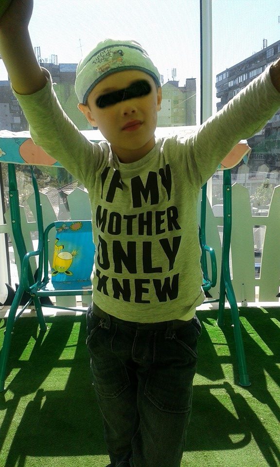 Alexandru a suferit a patra interventie chirurgicala de cand a fost uitat in incubator de o asistenta