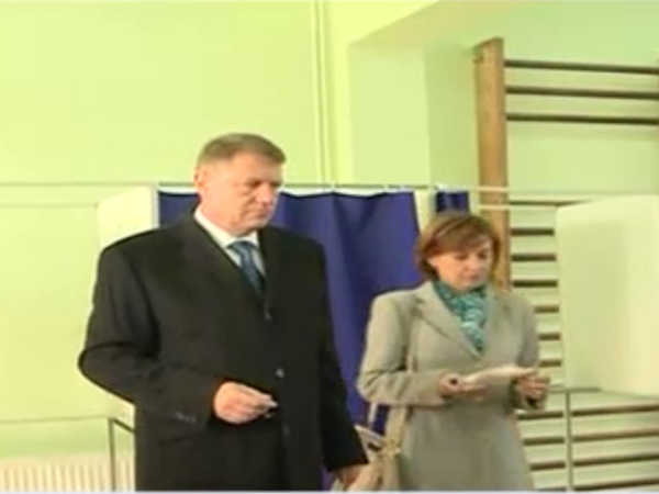 Carmen si Klaus Iohannis au mers impreuna la vot