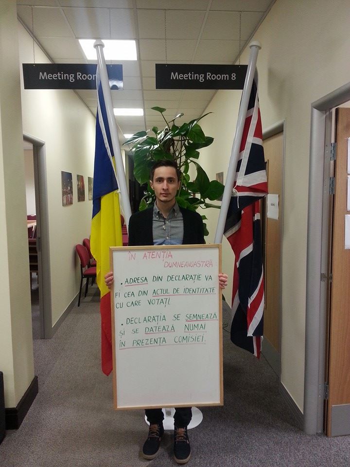 Alex Ion este alaturi de sora sa si o ajuta cu procesul de vot