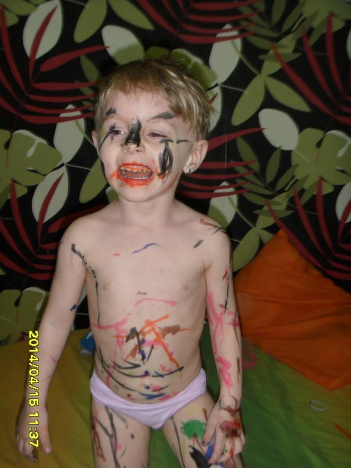 Maia a reusit sa se picteze in asa fel in doar 10 minute