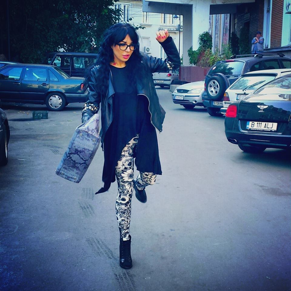 Artista este mereu plina de viata, oriunde s-ar afla!