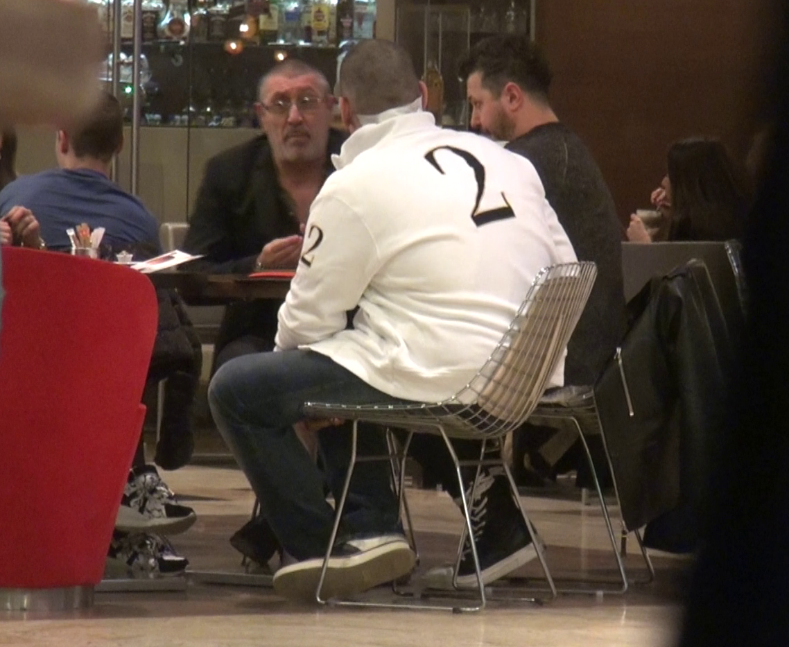 Serghei, in mijlocul prietenilor