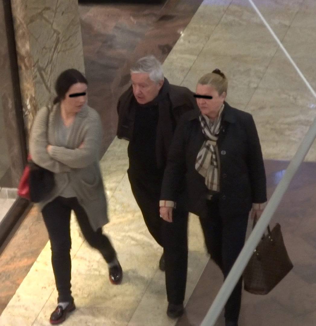 Serban Mihailescu se plimba relaxat prin mall in urma cu cateva zile