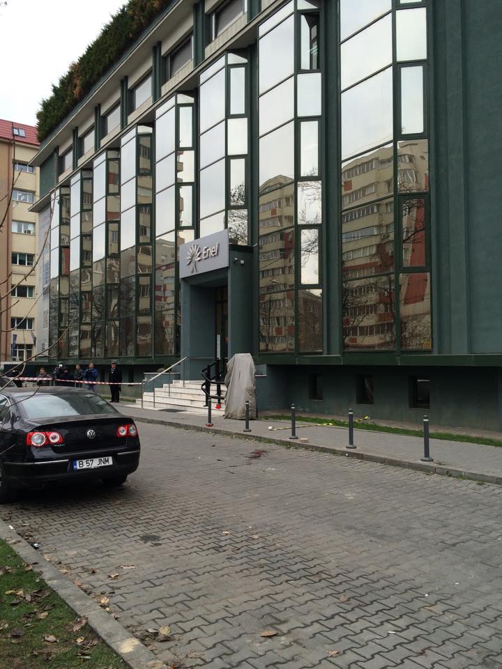 Directorul general s-a aruncat de la al doilea etaj al sediului comapniei