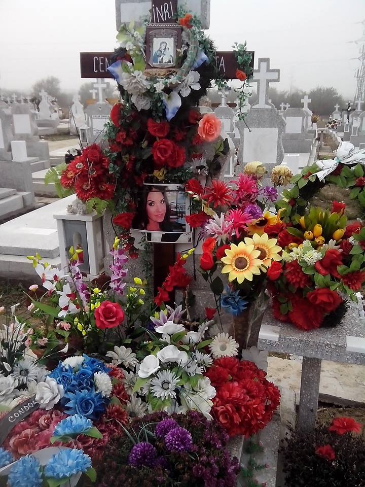 Familia a transformat mormantul Nicoletei intr-un adevarat altar