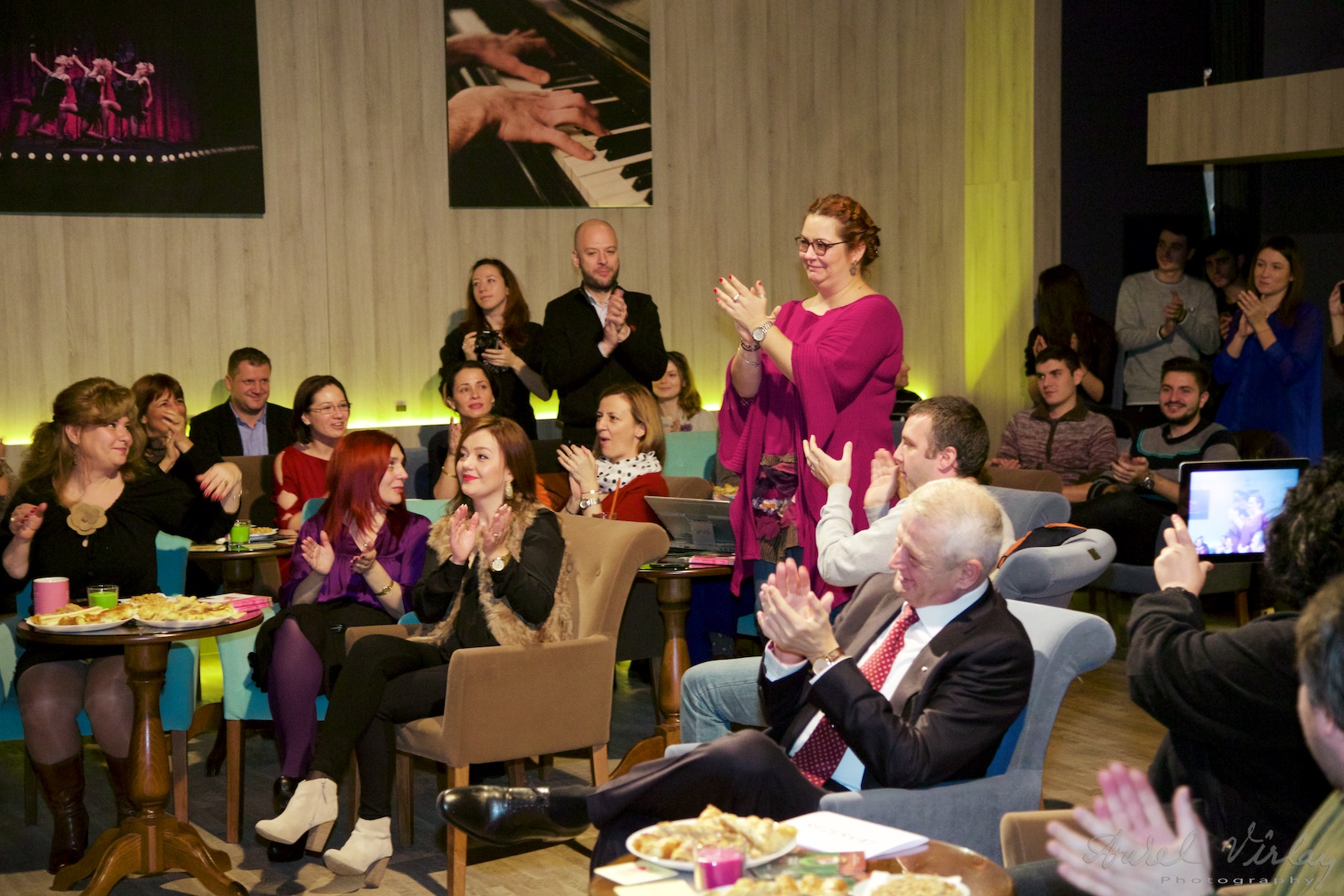 Cartea de povesti lansata a fost scrisa de o colega a primarului general, a fost scrisa de Mona Bica, care lucreaza la biroul de presa