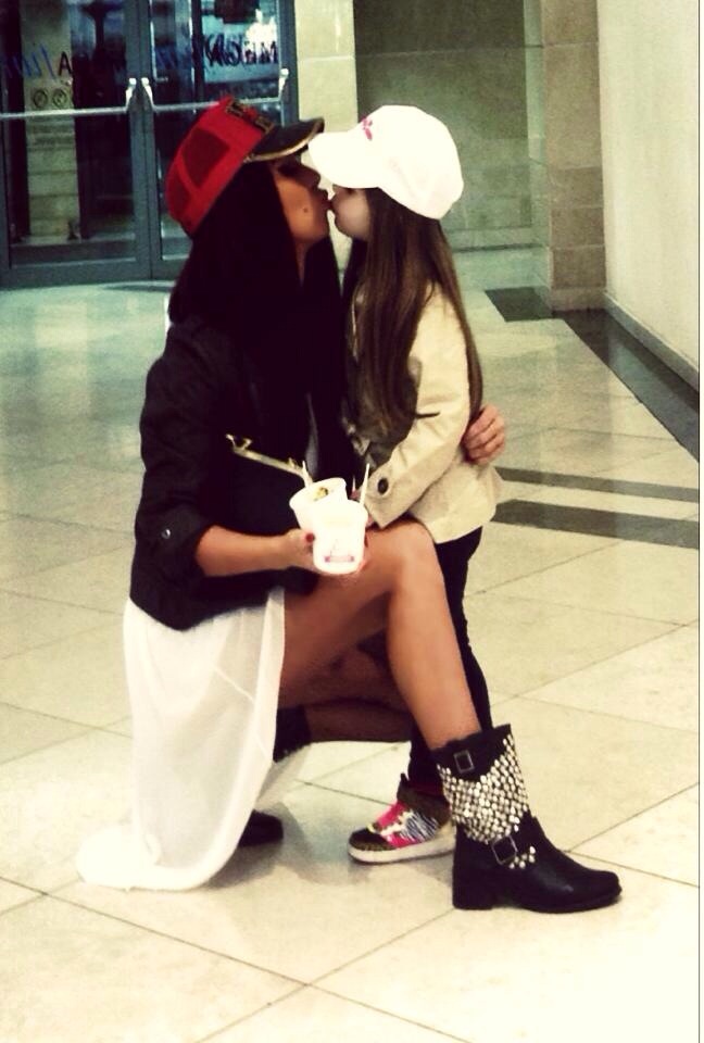 Mihaela de abia asteapta Sarbatorile sa fie alaturi de cei mici