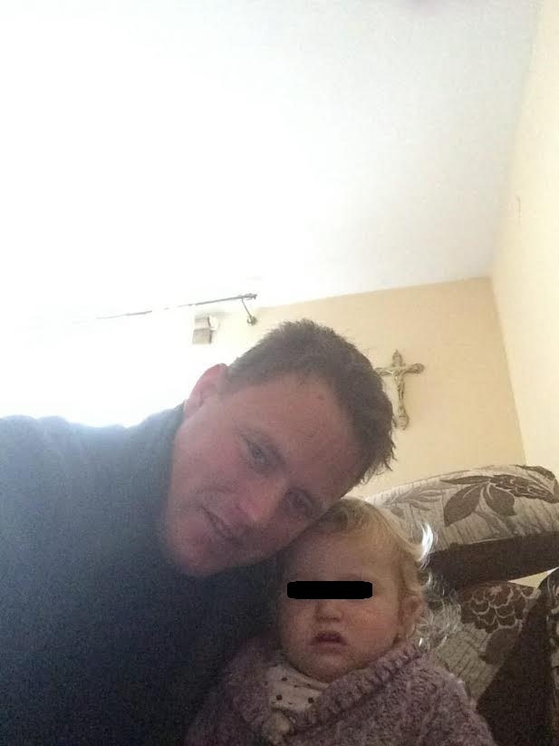 Georgi nu se dezlipeste de patutul fratelui sau