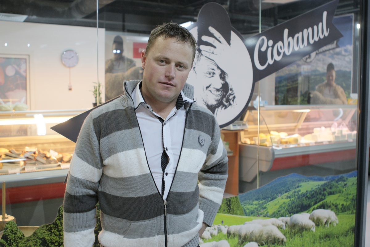 Ghita este foarte mandru de noul membru al familiei sale