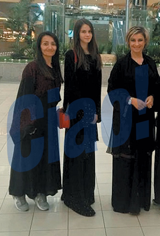 Noile ei tinute seamna cu straiele traditionale arabesti