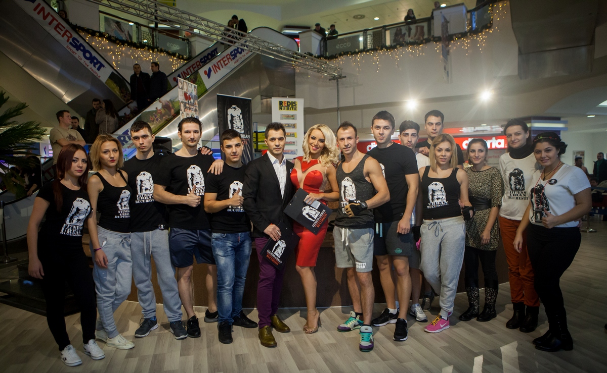 Cei trei sportivi au primit echipament si mai multe cadouri in urma evenimentului caritabil